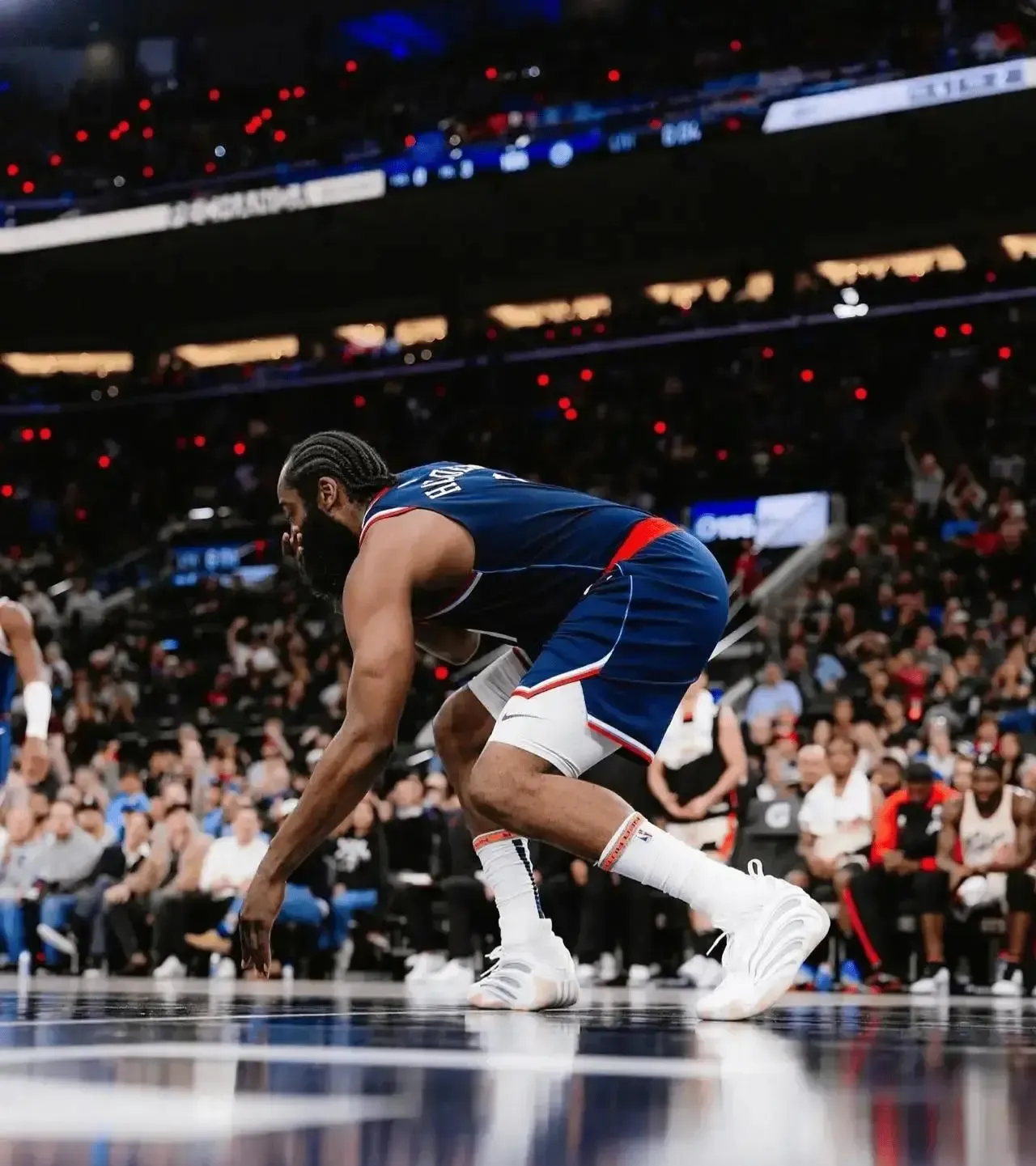 乐鱼关于哈登连续二十场比赛得分超过晋级下一阶段，巴塞罗那不断突破！的信息