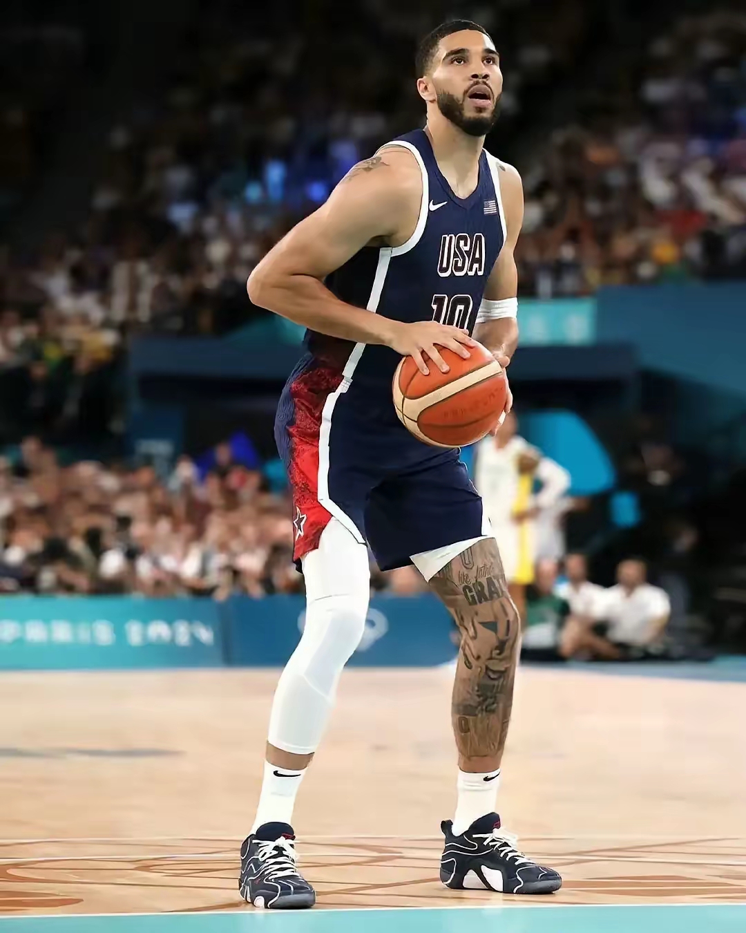 乐鱼官网包含塔图姆与50激战塞尔维亚队分钟，重返赛场胜负难料！，阿扎伦卡焦点对战赢得满堂喝彩的词条